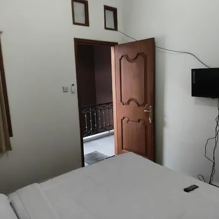 Tirto 27 Homestay Yogyakarta Exterior photo