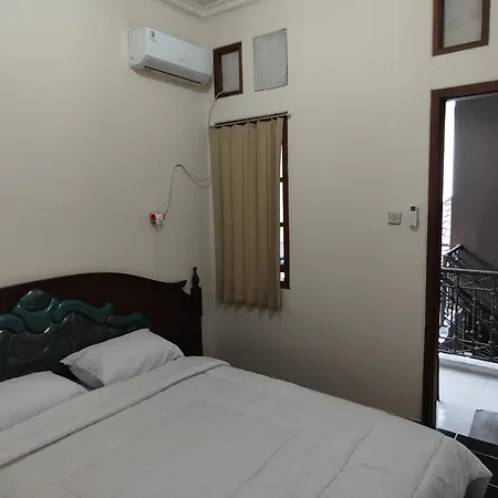 Tirto 27 Homestay Yogyakarta Room photo
