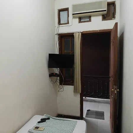 Tirto 27 Homestay Yogyakarta Exterior photo