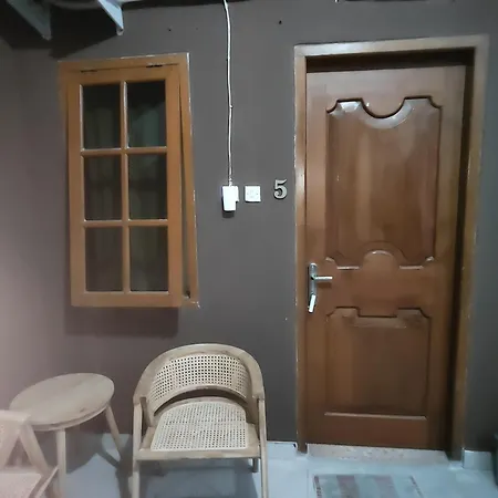 Tirto 27 Homestay Yogyakarta Exterior photo