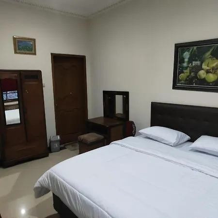 Tirto 27 Homestay Yogyakarta Exterior photo