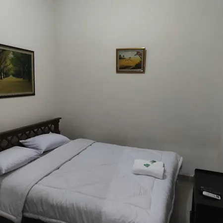 Tirto 27 Homestay Yogyakarta Exterior photo